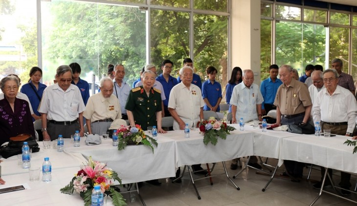 Rencontre des anciens jeunes pour le salut national de la citadelle Hoàng Diêu - ảnh 1