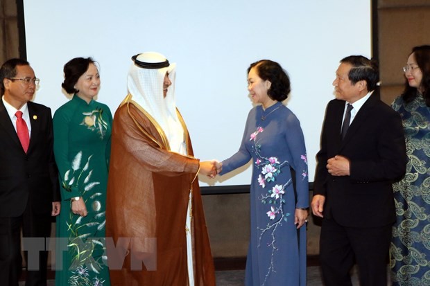 Une délégation du Parti communiste vietnamien en visite de travail au Qatar - ảnh 1