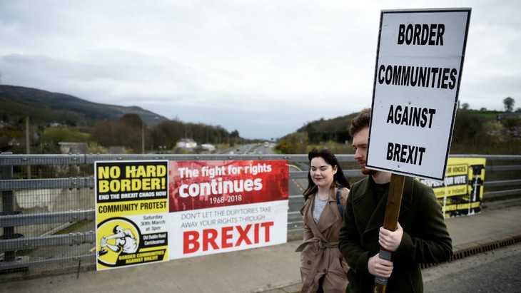 L’UE encourage Londres à soutenir l’Irlande du Nord afin de sortir de l’impasse sur le Brexit - ảnh 1