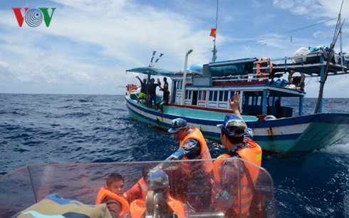 Un Têt précoce sur le bateau de sauvetage 954 - ảnh 1