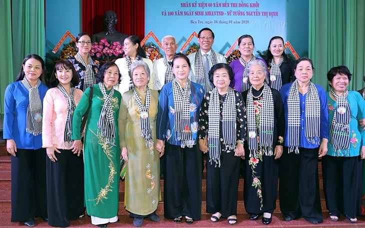 Nguyên Thi Kim Ngân au 60e anniversaire de l’insurrection de Bên Tre - ảnh 1