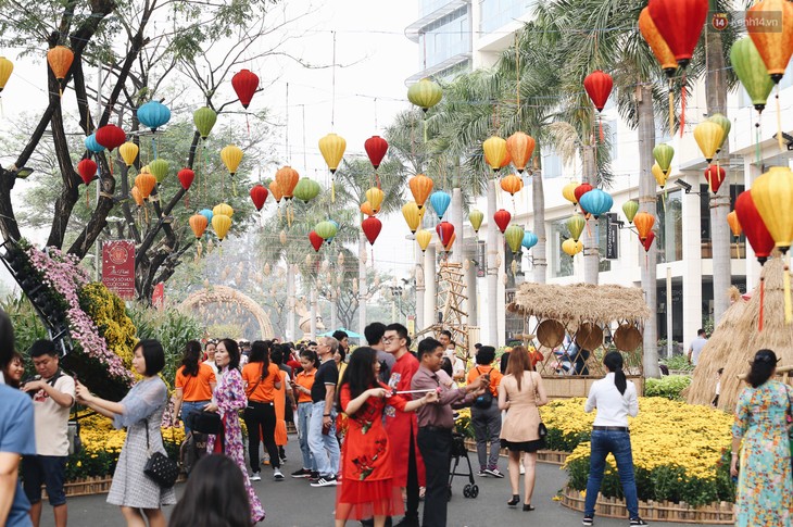 Ambiance du Têt à Hô Chi Minh-ville - ảnh 1