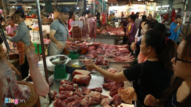 Le Premier ministre plaide pour une baisse du prix du porc - ảnh 1