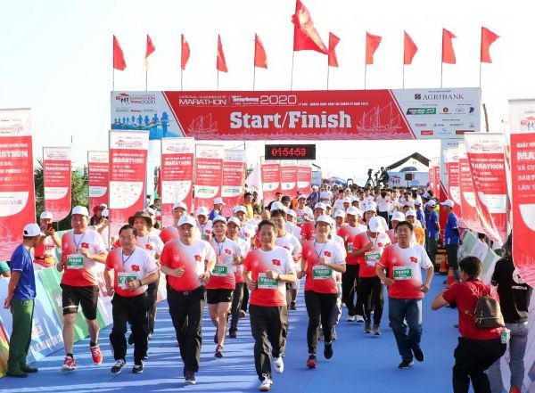 Quang Ngai : coup d’envoi du 61e marathon national 2020 à l’île de Ly Son  - ảnh 1