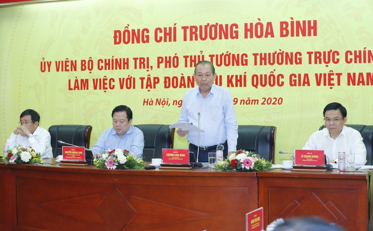 Truong Hoa Binh travaille avec le groupe gazo-pétrolier du Vietnam - ảnh 1