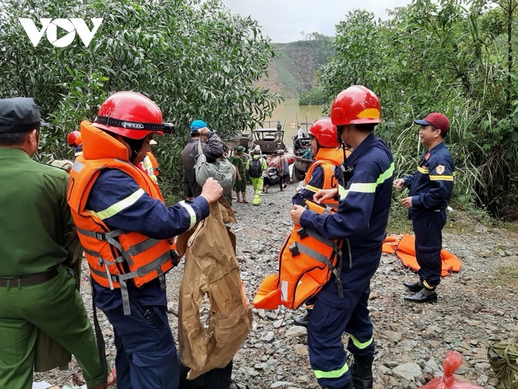 Centrale hydroélectrique de Rao Trang : les corps de 13 membres de l'équipe de sauvetage retrouvés - ảnh 1