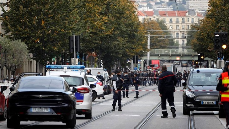 France: trois personnes poignardées à mort dans une église au cours d’une «attaque terroriste islamiste» - ảnh 1