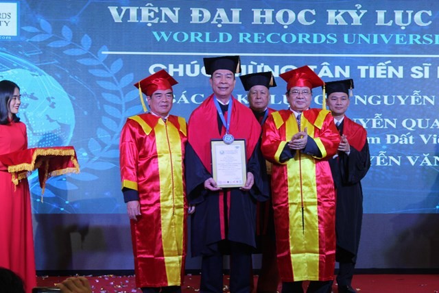 Un Vietnamien promu Docteur honoris causa de la World Records University - ảnh 1