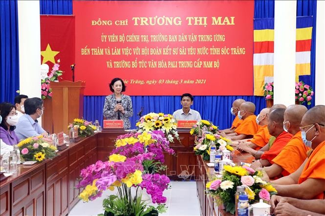 Soc Trang: Truong Thi Mai rend visite aux bonzes - ảnh 1