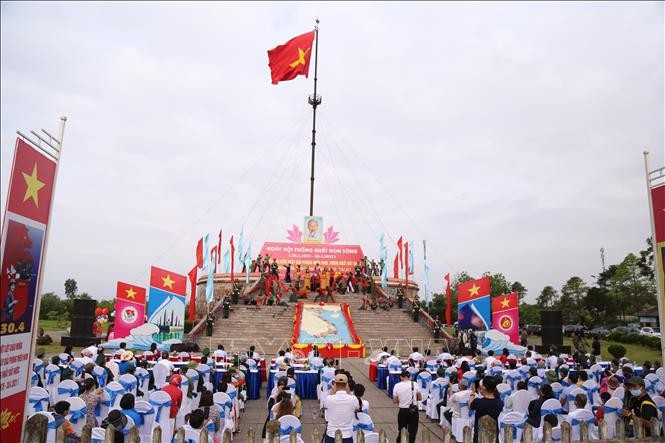 Célébrations des 46 ans de la réunification nationale - ảnh 1