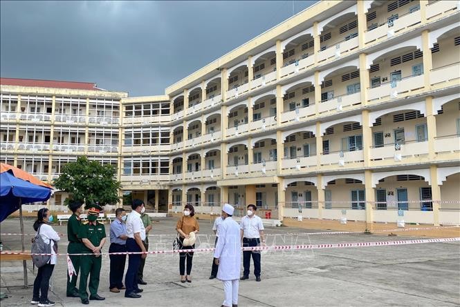 Covid-19: Dô Xuân Tuyên inspecte la prévention à Vinh Long - ảnh 1