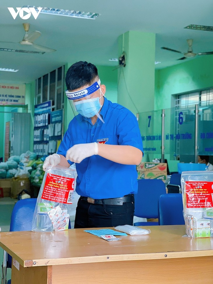 Covid-19: Hô Chi Minh-ville a testé presque tous les habitants des zones rouges et oranges - ảnh 1