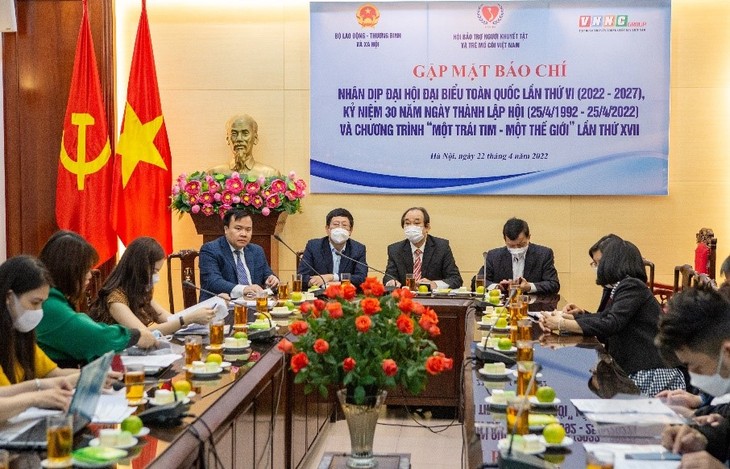 Ouverture du sixième Congrès national de l’Association de protection des personnes âgées et des orphelins du Vietnam - ảnh 1