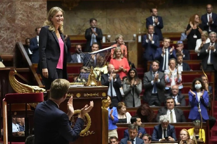 Yaël Braun-Pivet devient la première femme à présider l’Assemblée nationale - ảnh 1