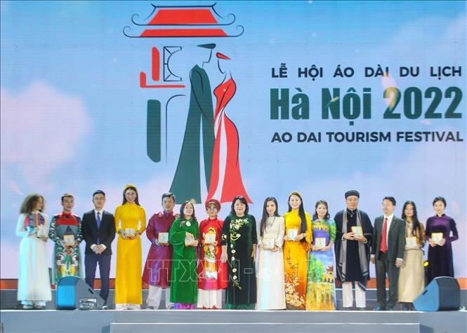 Clôture de la Fête touristique de l’Ao dài Hanoï 2022 - ảnh 1