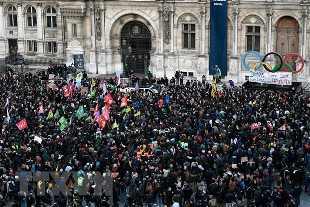 France: les syndicats continuent à appeler aux grèves - ảnh 1