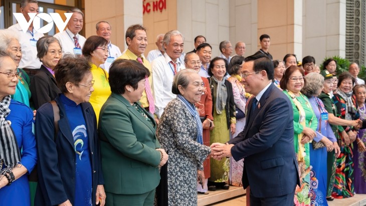 Vuong Dinh Huê rencontre d’anciens prisonniers de guerre à Hô Chi Minh-Ville - ảnh 1