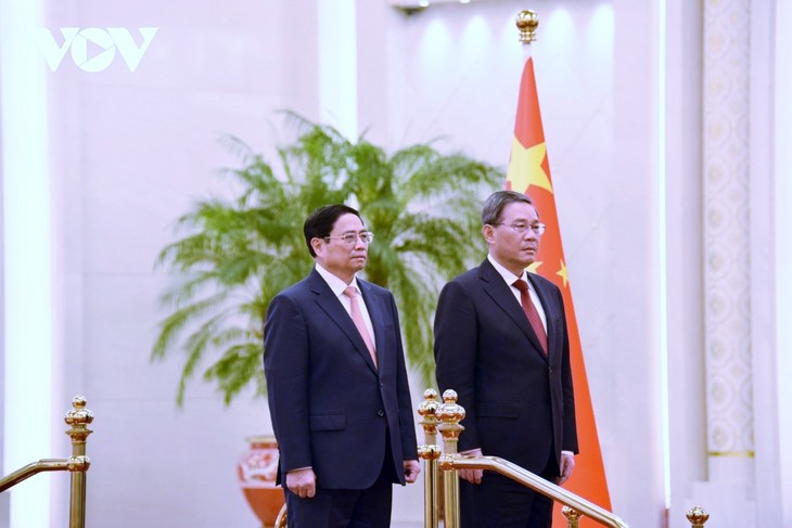 Le Premier ministre chinois préside la cérémonie d'accueil de son homologue vietnamien - ảnh 1