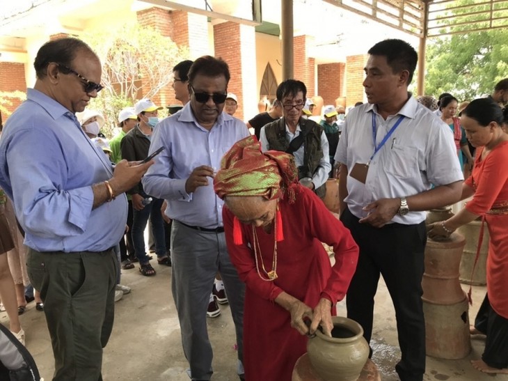 De nouvelles oportunités pour la poterie cham  - ảnh 1