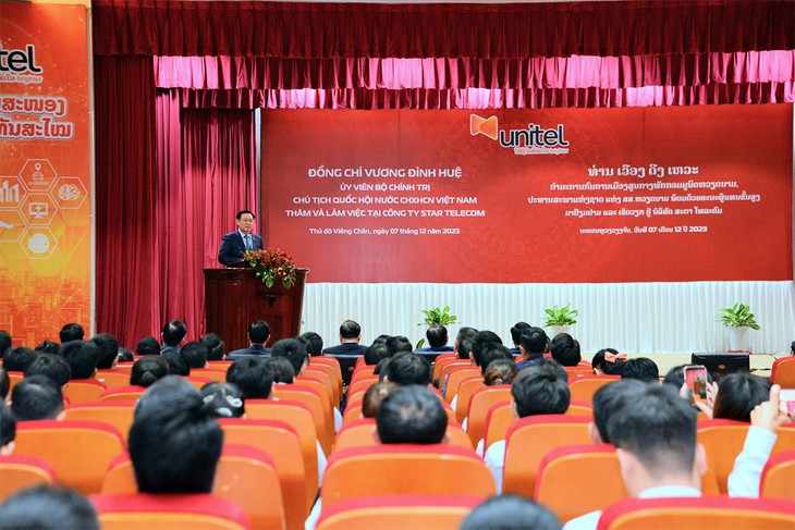 Le président de l’Assemblée nationale se rend au siège d’Unitel au Laos - ảnh 1