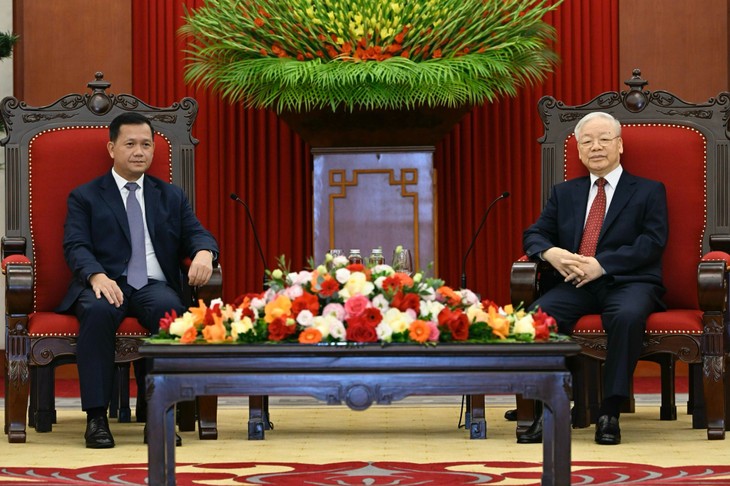 Le Premier ministre cambodgien reçu par Nguyên Phu Trong  - ảnh 1