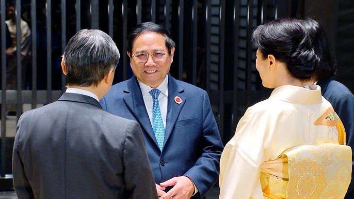 Le Premier ministre Pham Minh Chinh rencontre l’Empereur et l’Impératrice  du Japon - ảnh 1