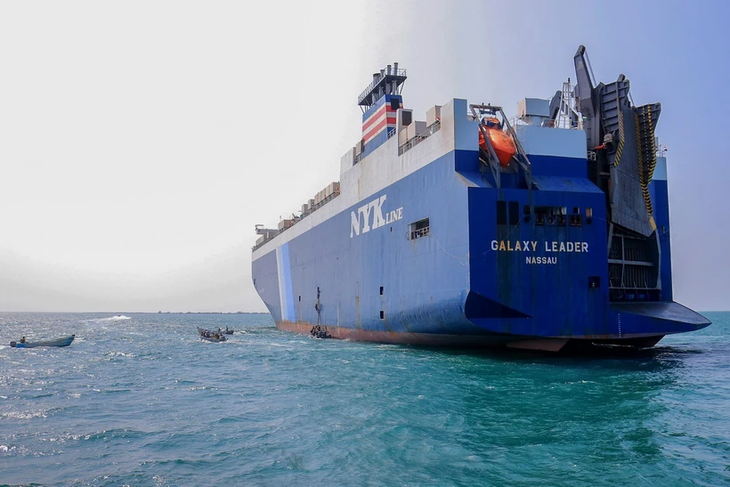 Formation d'une coalition internationale en réponse aux attaques houthies en mer Rouge - ảnh 1