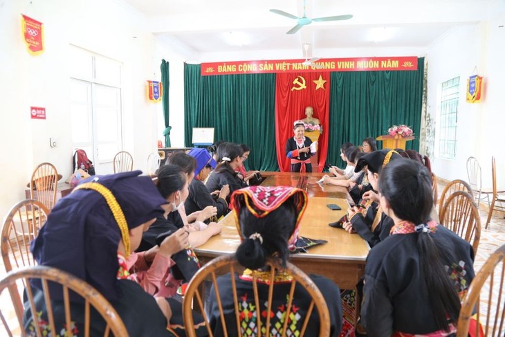 Truong Thi Dông: Une brodeuse Dao chevronnée qui perpétue l'art traditionnel - ảnh 2