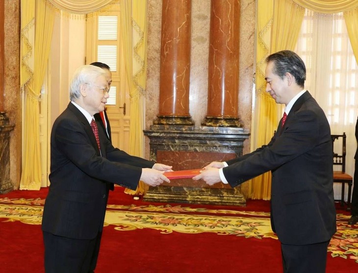 Les ambassadeurs saluent des contributions de Nguyên Phu Trong aux relations bilatérales - ảnh 1