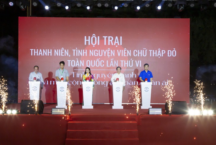 Nha Trang accueille le sixième camp national des jeunes et des volontaires de la Croix-Rouge - ảnh 1