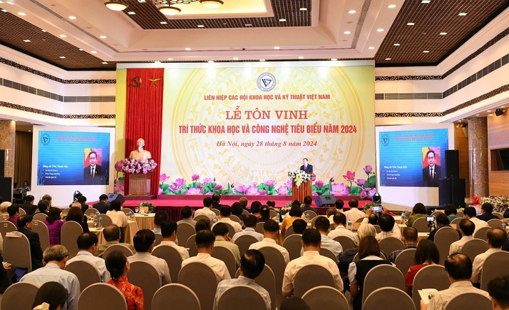 Vietnam: 135 scientifiques exemplaires mis à l'honneur à Hanoï - ảnh 1