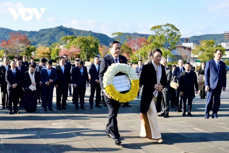 Trân Thanh Mân rend hommage aux victimes de la bombe atomique à Nagasaki  - ảnh 1