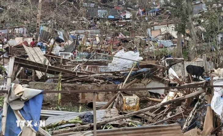 La France accélère les secours à Mayotte après le passage du cyclone - ảnh 1