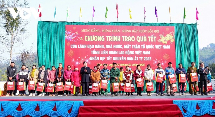 Un Têt solidaire: les dirigeants vietnamiens aux côtés des populations vulnérables - ảnh 1