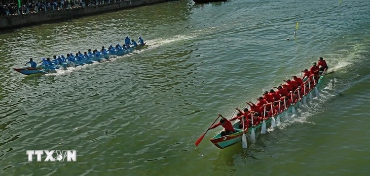 Les festivités du Têt battent leur plein dans tout le pays  - ảnh 1