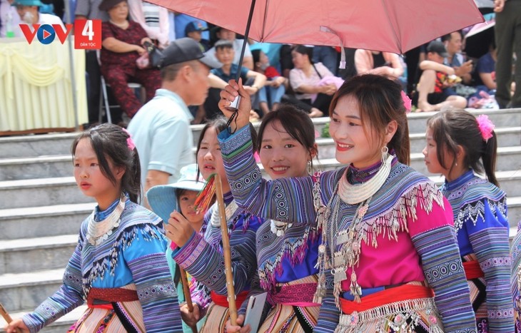 Les marchés du Têt de Lào Cai: un voyage au cœur des traditions et des cultures - ảnh 1