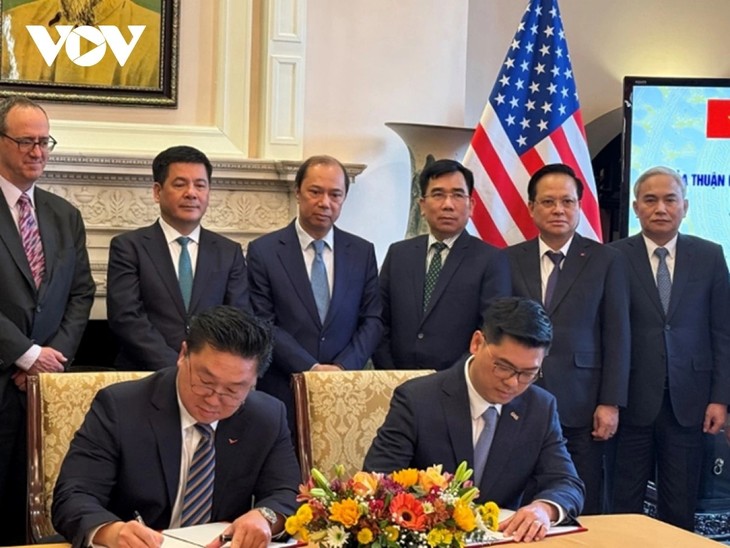 Le Vietnam et les États-Unis signent des accords énergétiques de plus de 4 milliards de dollars - ảnh 1