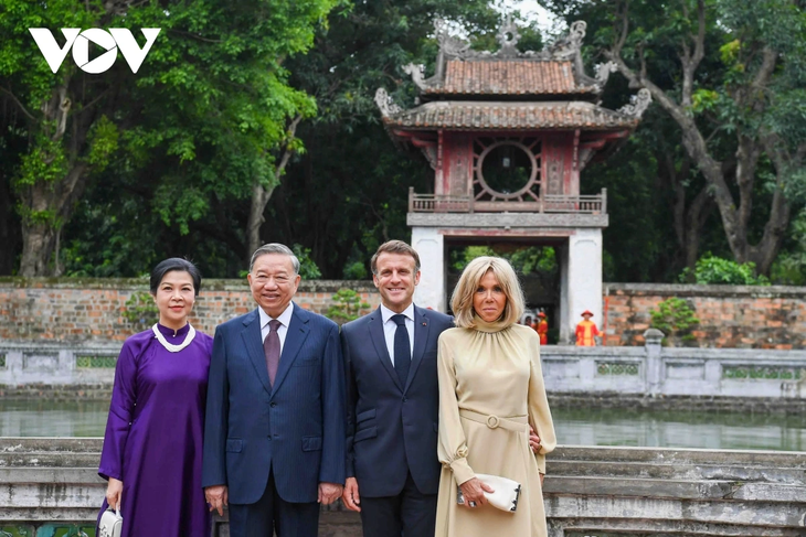 Tổng Bí thư Tô Lâm và Tổng thống Pháp thăm Văn Miếu - Quốc Tử Giám - ảnh 5