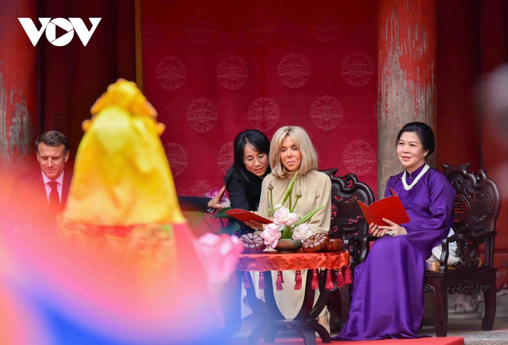 Tổng Bí thư Tô Lâm và Tổng thống Pháp thăm Văn Miếu - Quốc Tử Giám - ảnh 9