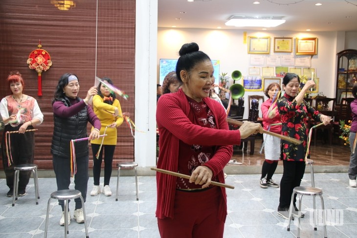 Nguyên Thi Minh Tam, gardienne du rythme des tambours festifs - ảnh 3