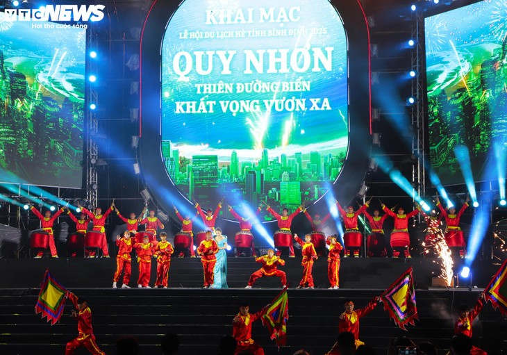 Bùng nổ sắc màu đêm khai mạc Lễ hội Du lịch hè Bình Định 2025 - ảnh 3
