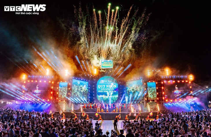 Bùng nổ sắc màu đêm khai mạc Lễ hội Du lịch hè Bình Định 2025 - ảnh 5