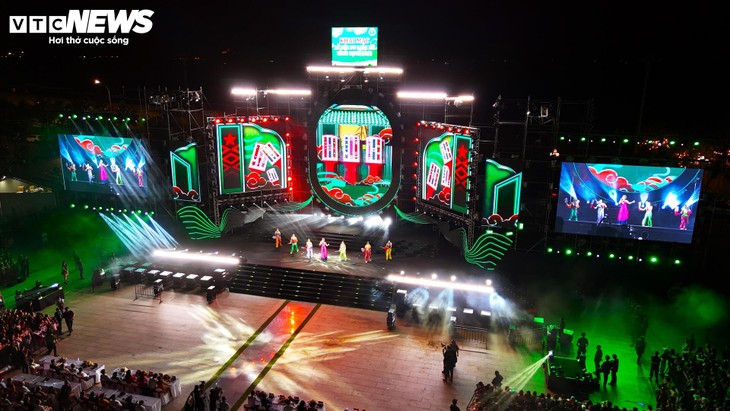 Bùng nổ sắc màu đêm khai mạc Lễ hội Du lịch hè Bình Định 2025 - ảnh 6