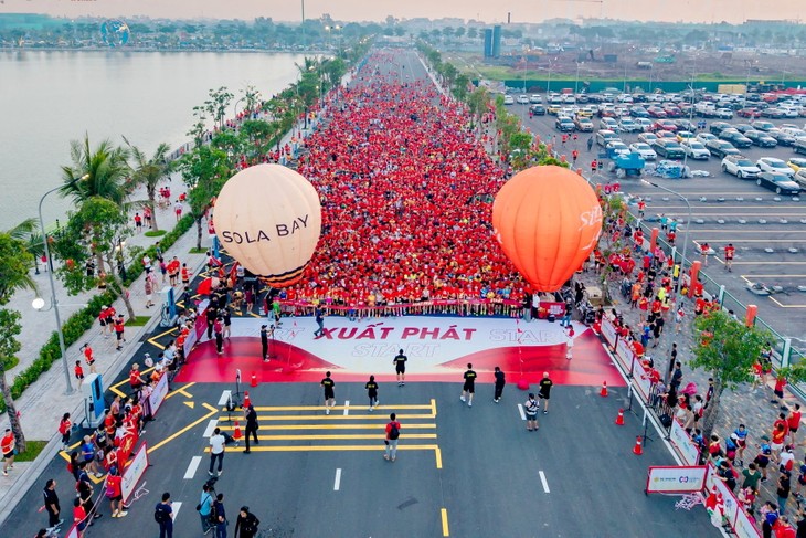 Hơn 2 vạn người mặc áo cờ đỏ sao vàng tại giải chạy “Việt Nam tôi đó“ - ảnh 2