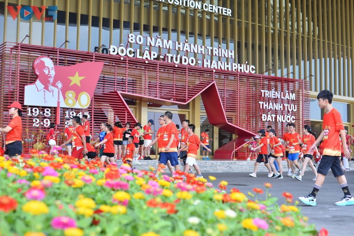 Hơn 2 vạn người mặc áo cờ đỏ sao vàng tại giải chạy “Việt Nam tôi đó“ - ảnh 6