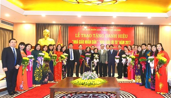 Outstanding teachers honored - ảnh 1