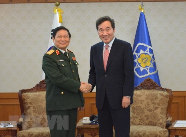 Vietnam, RoK sign joint vision statement on defence cooperation - ảnh 1