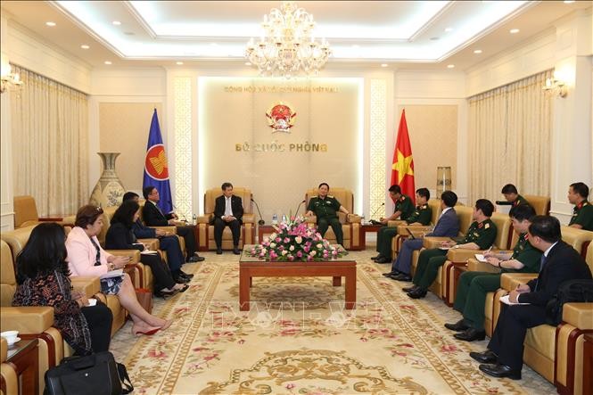 Defence Minister receives ASEAN Secretary General - ảnh 1