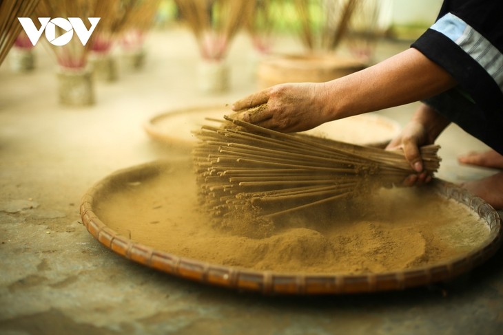 Incense-making craft of the Nung ethnic minority in Cao Bang - ảnh 7