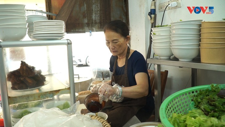 Sautéed beef noodles - a popular Vietnamese dish - ảnh 5